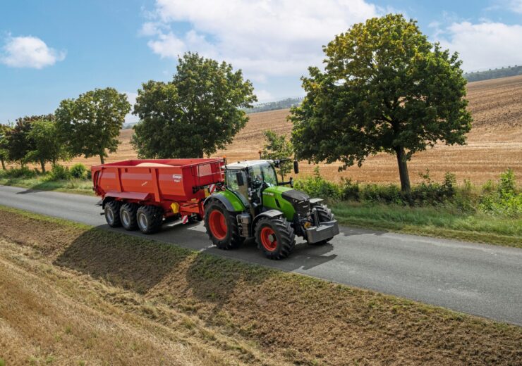 Atenție la cum conduceți pe drumurile publice în timp recoltei agricole